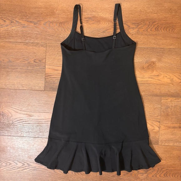 ABERCROMBIE & FITCH - Traveler’s Mini Dress (XS) in Black - with built in shorts - Picture 2 of 6